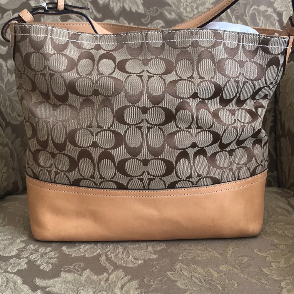 Coach Handbag - Picture 3 of 8